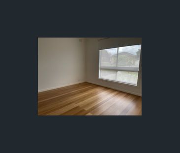 Large Family Home In Prime Location And Renovated! - Photo 1