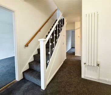 3 bedroom detached house to rent - Photo 2
