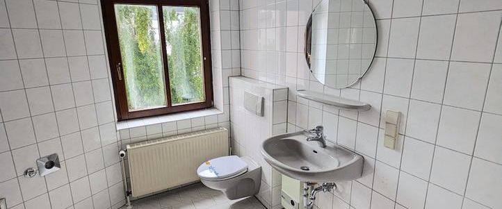 ++ helle 2-Raum Wohnung mit Tageslichtbad, Küche möglich - top-angebunden, zentrumsnähe ++ - Photo 1