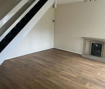 3 bedroom house - end terrace to rent - Photo 1