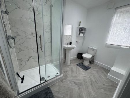 3 bedroom end of terrace house to rent - Photo 3