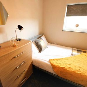 1 bedroom in a house share to rent - Photo 2