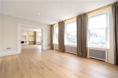 A superb 4 bedroom apartment on the 3rd floor of a popular Kensington Mansion block. - Photo 2
