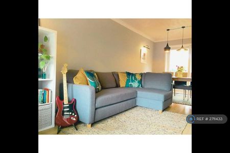 3 bedroom terraced house to rent - Photo 3