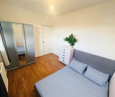Room in a Shared Flat, Beautiful Double Room In Nine Elms/W, SW8 - Photo 1