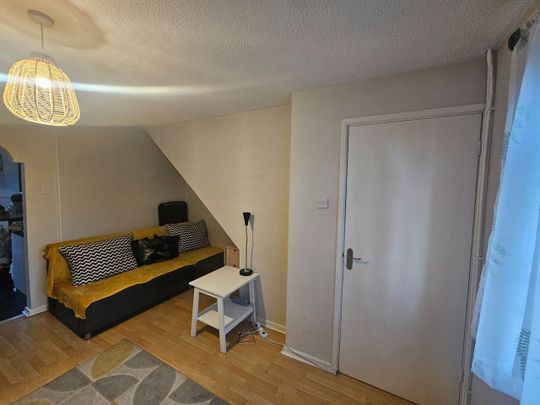 2 Bed End Terrace, Landmere Gardens, NG3 - Photo 1