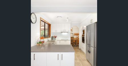 Beautiful leafy surrounds with relaxing outdoor space - Photo 3