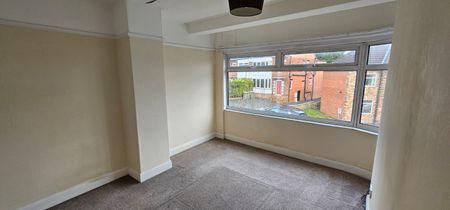 4 Bed - 25 Ash Crescent, Headingley, Leeds - LS6 3LE - Professional - Photo 5