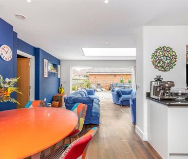 4 bedroom detached house to rent - Photo 2