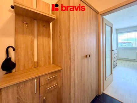 Pronájem bytu 1+kk, ul. Houbalova, Brno - Líšeň, balkon, garážové stání, zařízený - Fotografie 5