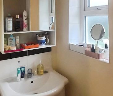 1 bedroom in a house share to rent - Photo 4