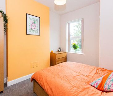 6 bedroom detached house to rent - Photo 2