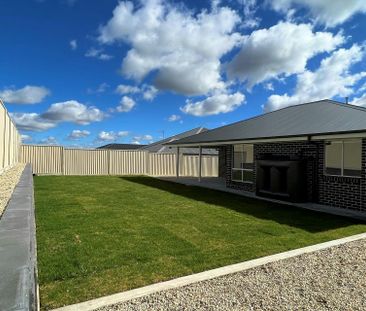 FAMILY DREAM HOME! - Photo 6