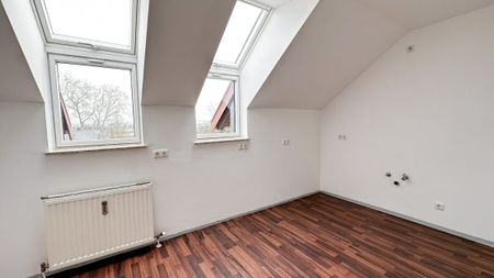 Sonnige Dachgeschosswohnung in Enns - Photo 2