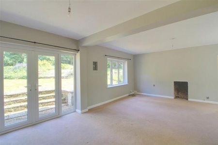 5 bedroom detached house to rent - Photo 2