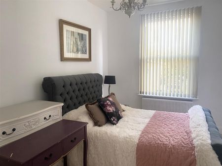 Westcliff Parade, Westcliff On Sea - Photo 4