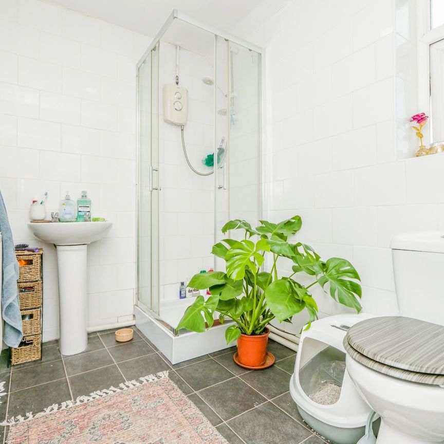 Railway Street, Cardiff - Photo 1