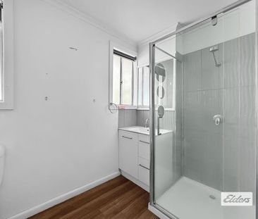 Neat home with separate studio - Photo 5