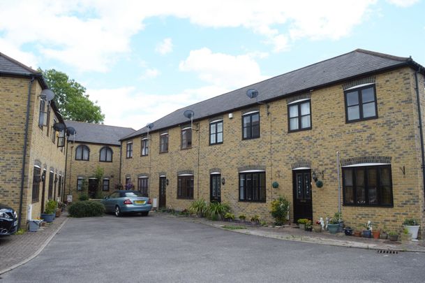 Cottage to rent - Arabin Road, London, SE4 - Photo 1
