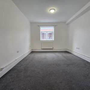 High Street, Berkshire, SL1 - Photo 2