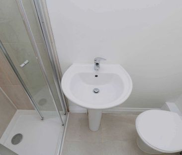 Price £845 pcm - Available Now - Part Furnished - Photo 5