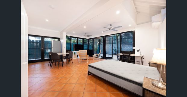 Modern Studio Retreat with Private Entrance in Spring Hill - Photo 1