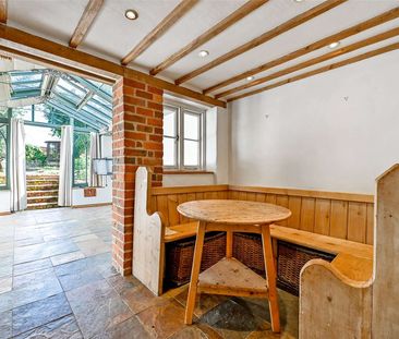 Attractive character cottage in idyllic village setting - Photo 3