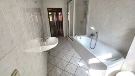 Lichtdurchflutete 2 Zi.+Wohnkü.+Parkplatz! Prakt. Lage! Parknähe! - Photo 4