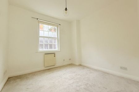 Low Petergate, YORK - Photo 4