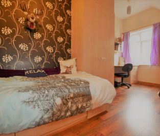 6 bedroom Flat in Hollybank, Leeds - Photo 5