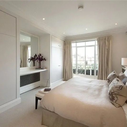 3 bedroom flat in Belgravia - Photo 1