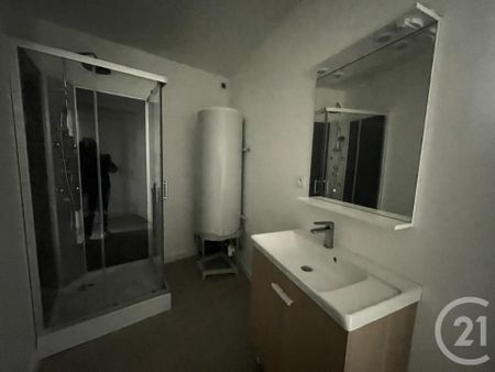 Location Appartement 3 pièces 80m² GRAULHET 81300 - Photo 5