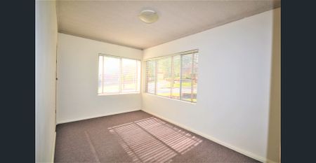 NARWEE - 2 BEDROOM UNIT WITH LUG CLOSE TO STATION - Photo 5