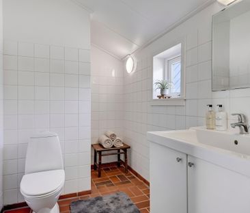 Rummelig 3-værelses lejlighed i 2 plan til leje i Risskov – med ter... - Photo 5
