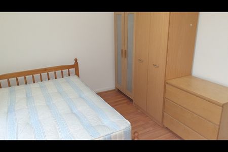 Room in a Shared Flat, Chichele Road, NW2 - Photo 3