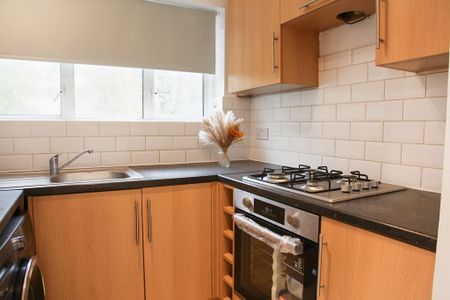 2 bedroom maisonette to rent - Photo 4