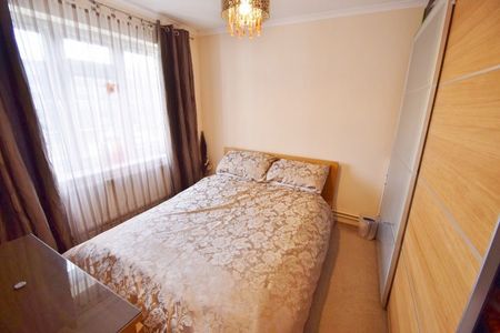 Arborfield Close, Slough, Berkshire,SL1 - Photo 2