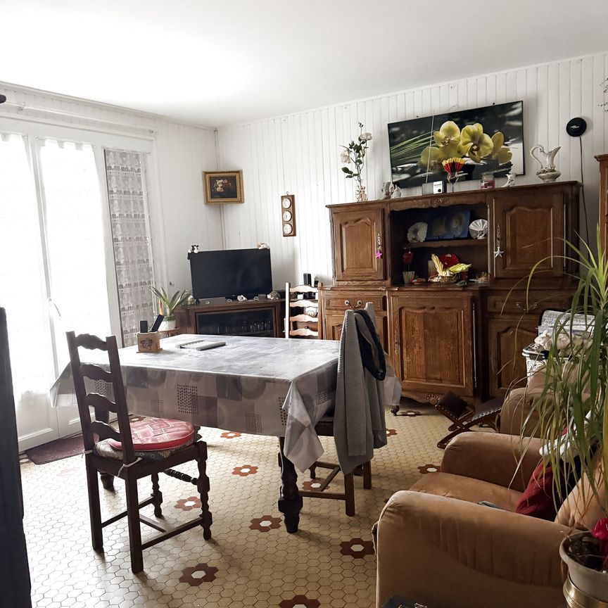 Location Maison 5 pièces 75m² LA ROCHE CHALAIS 24490 - Photo 1