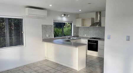 Easy Living in Hillcrest! - Photo 2