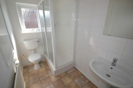 2 bedroom end of terrace house to rent - Photo 5