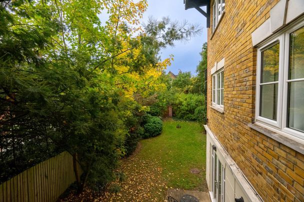 2 Bed Flat, Beaumont Court, SW19 - Photo 1