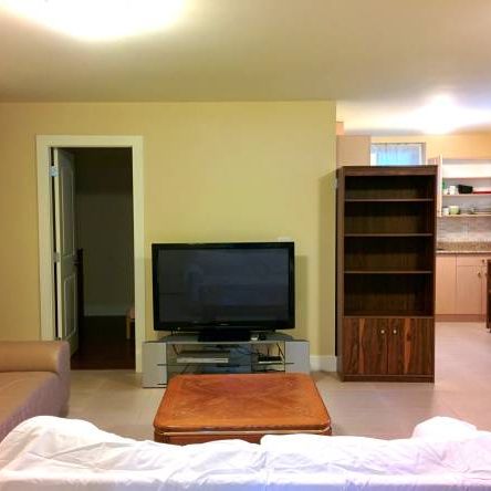 2 Bedroom Suite in Newer Home - March 1st - $2100 - Photo 1