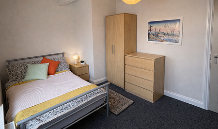 Spacious 5-Bed Student House Near Ecclesall Road – Bills Inclusive Option! - Photo 4