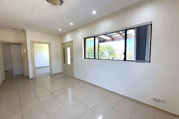 BEAUTIFULLY PRESENTED TWO BEDROOM GRANNY-FLAT - Photo 1