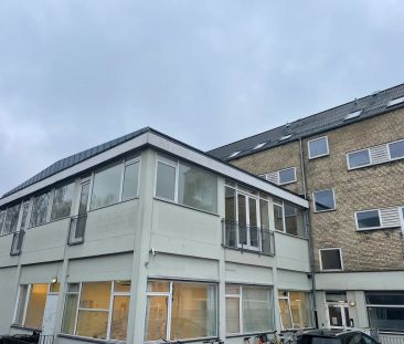 Lys og rummelig 3-værelses lejlighed på 1. sal - Photo 5