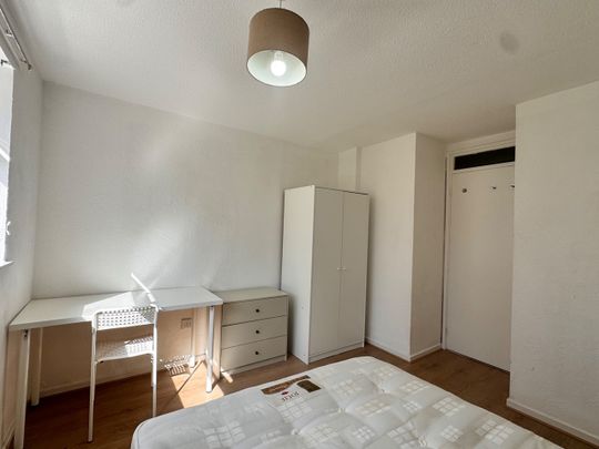 2 Bed Flat, Kennedy Path, G4 - Photo 1