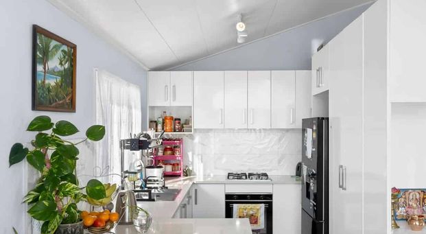 3 bedroom home in Flat Bush! - Photo 1