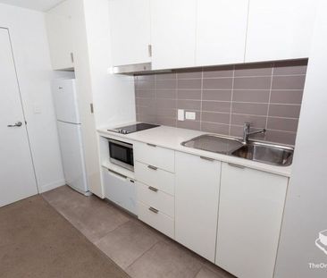 City Apartment Living - Photo 4