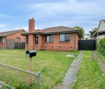 “3 Bedroom House with Big Backyard!” - Photo 5