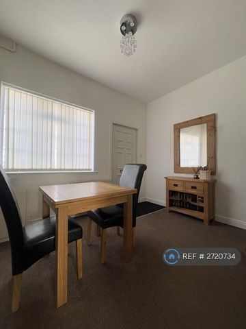 2 bedroom terraced house to rent - Photo 2